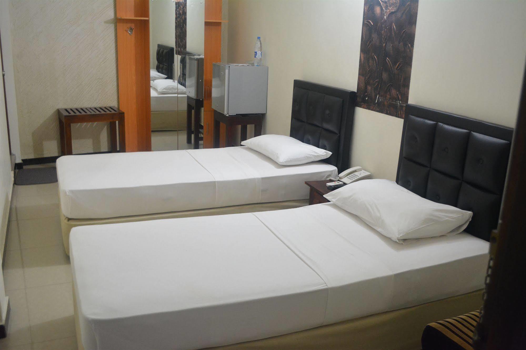 קולומבו Saasha City Hotel מראה חיצוני תמונה