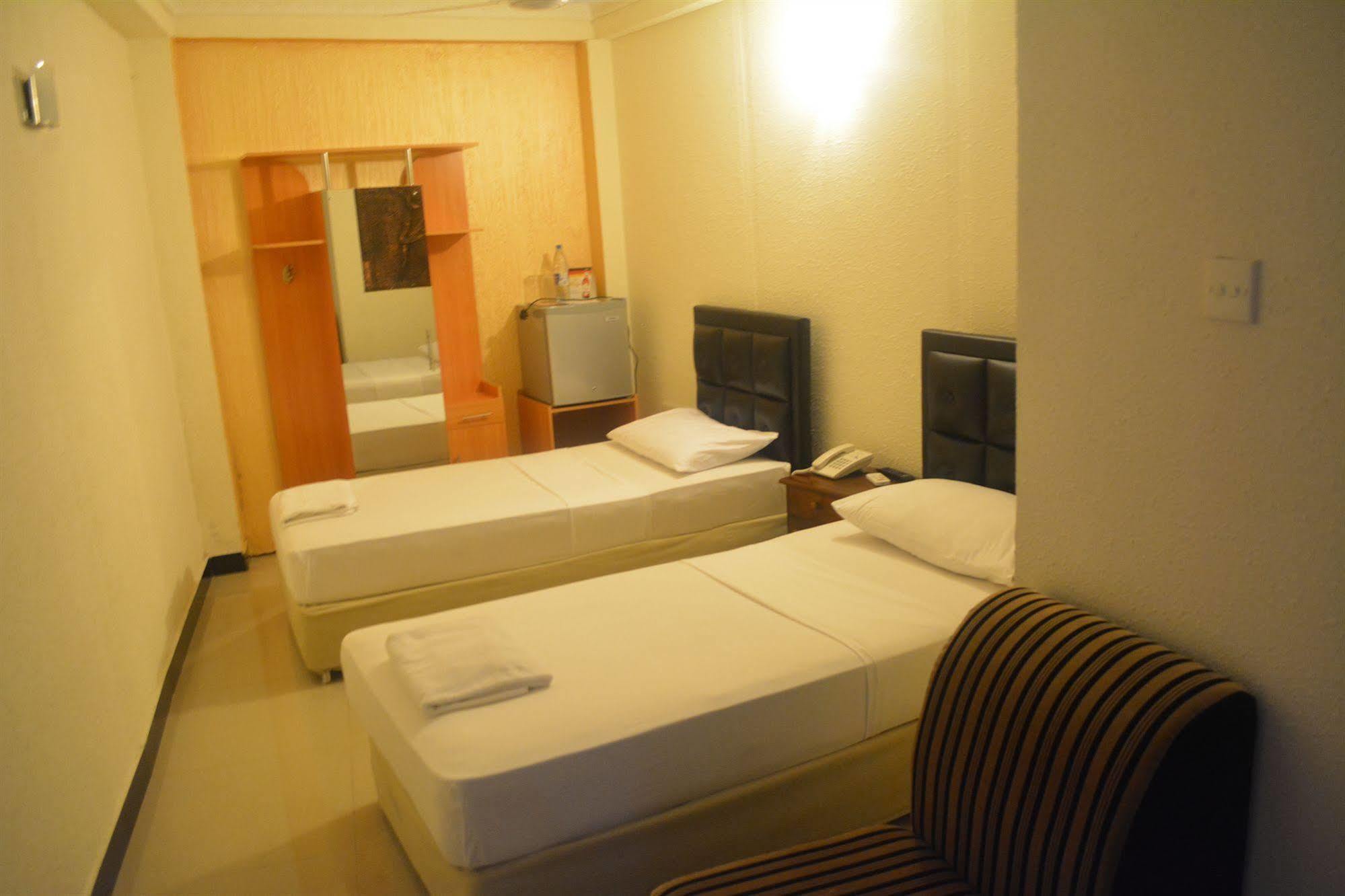 קולומבו Saasha City Hotel מראה חיצוני תמונה