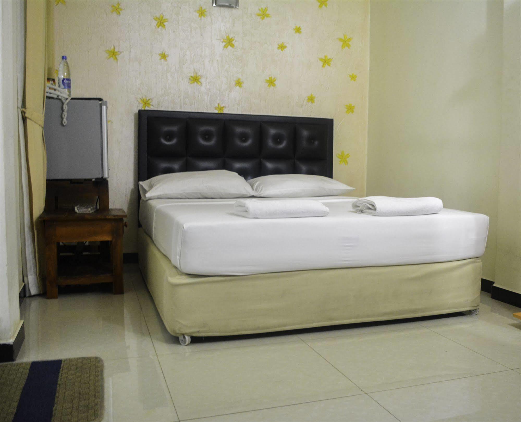 קולומבו Saasha City Hotel מראה חיצוני תמונה